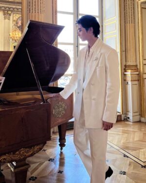 Cha Eun-woo Instagram - Chaumet💙