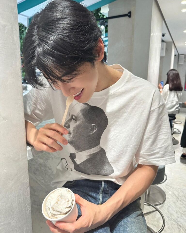 Cha Eun-woo Instagram - 🍨