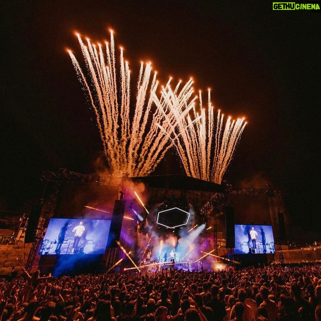 Chad James Buchanan Instagram - Thanks for one hell of a night. @odesza #amomentaparttour