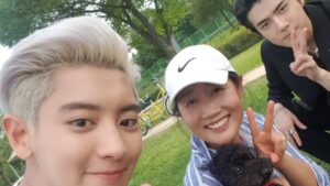 Chanyeol Instagram - 한강에서 섹션TV
우연히 만난 엄마와 토벤이🥰
#목요일