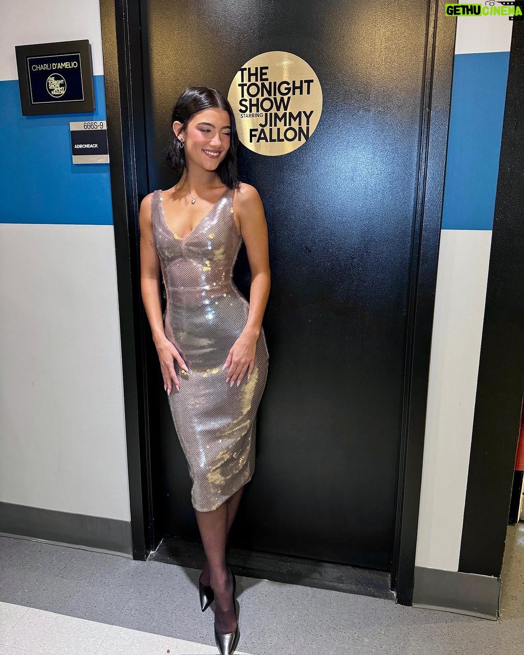Charli D'Amelio Instagram - big smiles @jimmyfallon thank you for having me :)!!! @fallontonight 🤍 NBC Studios Rockefeller Centre