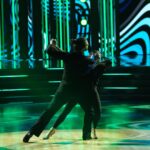 Charli D'Amelio Instagram - @dancingwiththestars starts right now on @disneyplus don’t forget to vote by texting ‘charli’ to 21523 and its a double elimination tonight so vote vote vote 💕🤍