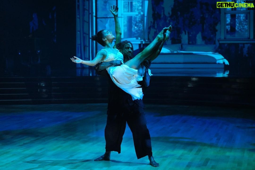 Charli D'Amelio Instagram - 🤍🖤 @markballas @dancingwiththestars