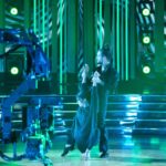 Charli D'Amelio Instagram - @dancingwiththestars starts right now on @disneyplus don’t forget to vote by texting ‘charli’ to 21523 and its a double elimination tonight so vote vote vote 💕🤍