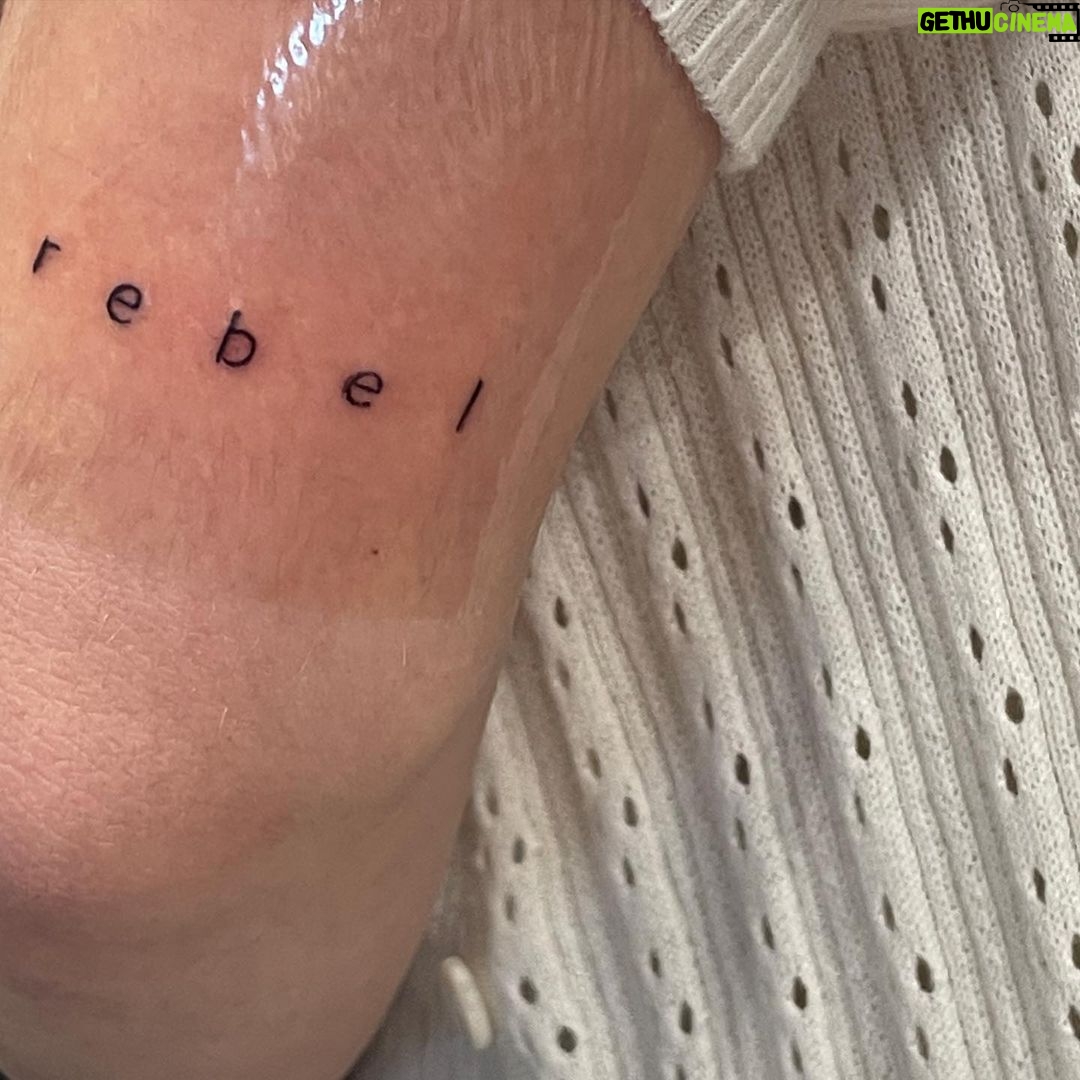 Charli D'Amelio Instagram - watch me get my cute lil tats in the new @dameliosonhulu episodes that are out now also text 'HULU' to +18338040663 to sign up for my text updates!