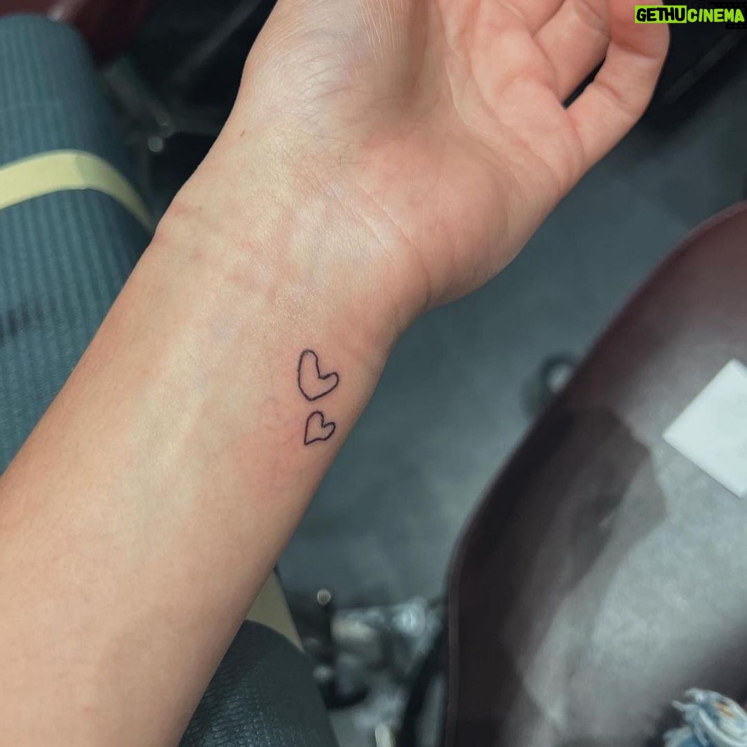 Charli D'Amelio Instagram - watch me get my cute lil tats in the new @dameliosonhulu episodes that are out now also text 'HULU' to +18338040663 to sign up for my text updates!