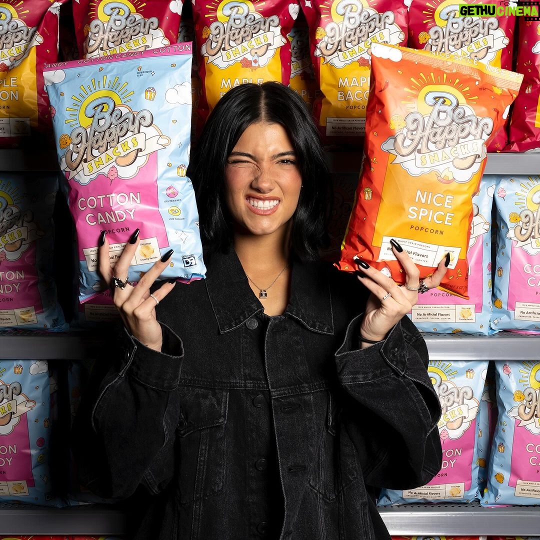 Charli D'Amelio Instagram - national popcorn day is today go to @walmart and shop @behappysnacksco or else you’re weird!