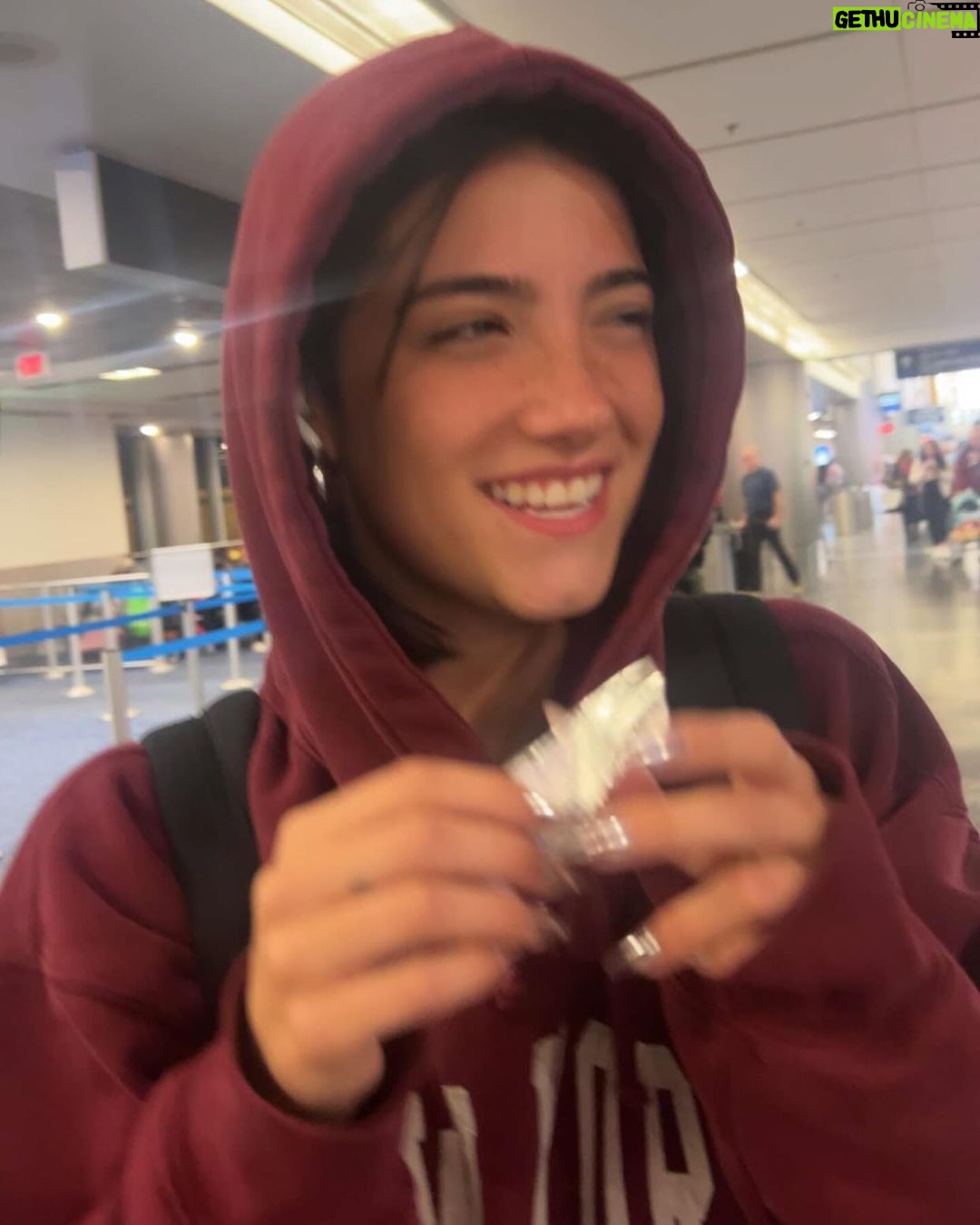 Charli D'Amelio Instagram - medium cold brew with milk and sugar please