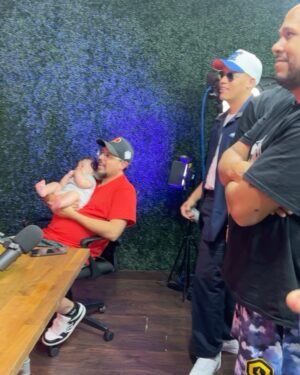 Charlie Decca Instagram - Mera @chenteydrach doblé gracias por tratarme como familia y ser un tipo sincero y #realhastalamuerte 
Me pase super bien cabron aqui en PfknR. @gallimbostudios 4L🤞🏻y tambien gracias a todos en gallimbo studios @idelectrox @zengozo @alenaturo @realengo @_carliton fue un placer
•
•
•
•
•
#chente#puertorico#que#cabron#pfknr#sanjuan#miami#gallimbostudios#puñeta#🇵🇷#laisladelencanto#