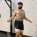 Charlie Decca Instagram - ¿Me sigue' o no me sigues, todavía? • • • #boxing#striking#stickandmove#coordination#conditioning#athlete#warmup#rythm#activerecoverey#miami#fight#lifestyle