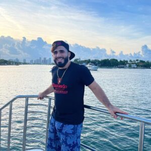 Charlie Decca Instagram - “Yo take a picture of me”
“Let me take my shirt off and give me your watch”
“Dam i look fat”
“Ima do the IG model pose”
📸 @mahmoud_sebie