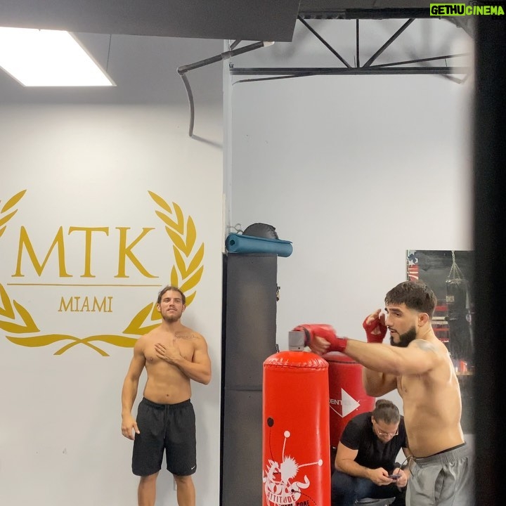 Charlie Decca Instagram - I feel it in my chakras, boxing meditation • @officialjorgerubio • • #boxing#chakrabalancing#movement#breathing#adjusting#striking#trained#killer#12#rounds#penetration#accuracy#punishment Doral, Florida