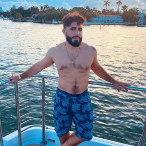 Charlie Decca Instagram - “Yo take a picture of me”
“Let me take my shirt off and give me your watch”
“Dam i look fat”
“Ima do the IG model pose”
📸 @mahmoud_sebie