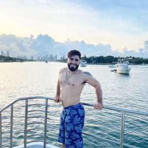 Charlie Decca Instagram - “Yo take a picture of me”
“Let me take my shirt off and give me your watch”
“Dam i look fat”
“Ima do the IG model pose”
📸 @mahmoud_sebie