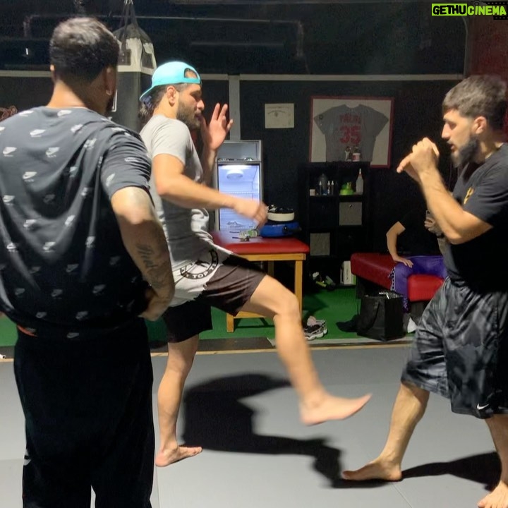 Charlie Decca Instagram - “Real Hasta la muerte”. Love chillin with real gangster people. @gamebredfighter @anuel @frabianeli el salvagè niggas • • • #thebull#gamebred#anuel#la#lucha#boxing#training#with#the#realist#punch#kick#elbow#mma#muaythai#miami