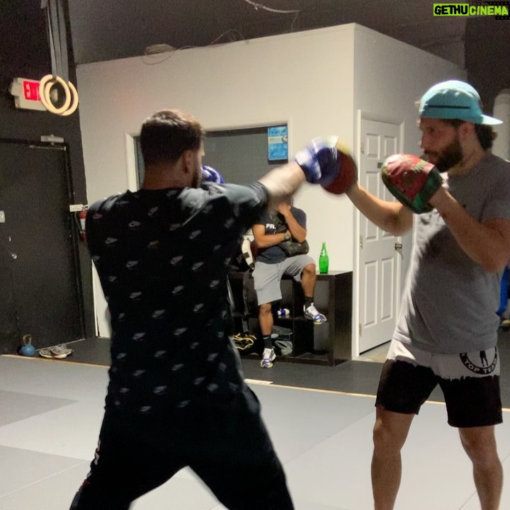 Charlie Decca Instagram - “Real Hasta la muerte”. Love chillin with real gangster people. @gamebredfighter @anuel @frabianeli el salvagè niggas • • • #thebull#gamebred#anuel#la#lucha#boxing#training#with#the#realist#punch#kick#elbow#mma#muaythai#miami