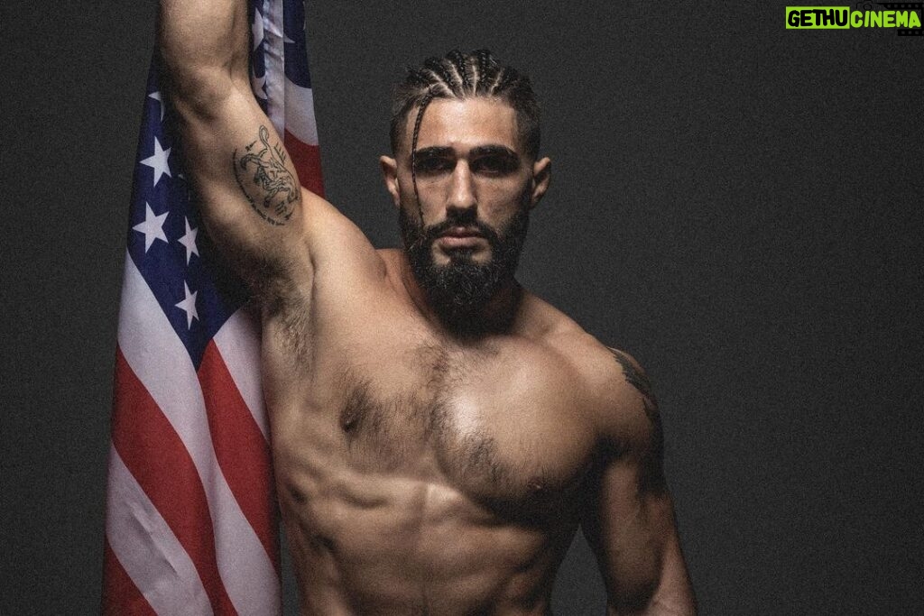 Charlie Decca Instagram - Its goes down tomorrow in the @pflmma Smartcage 8:45/et representing #miami fighting out of @americantopteam Best gym in the world. Thank you to all my training partners for getting me ready🇺🇸 • • • • • #pfl#americantopteam#orlando#florida#mma#streetfights#fighting#moneypiece#gottaloveit#represent#305#786#pelea#punch#kick#wrestle