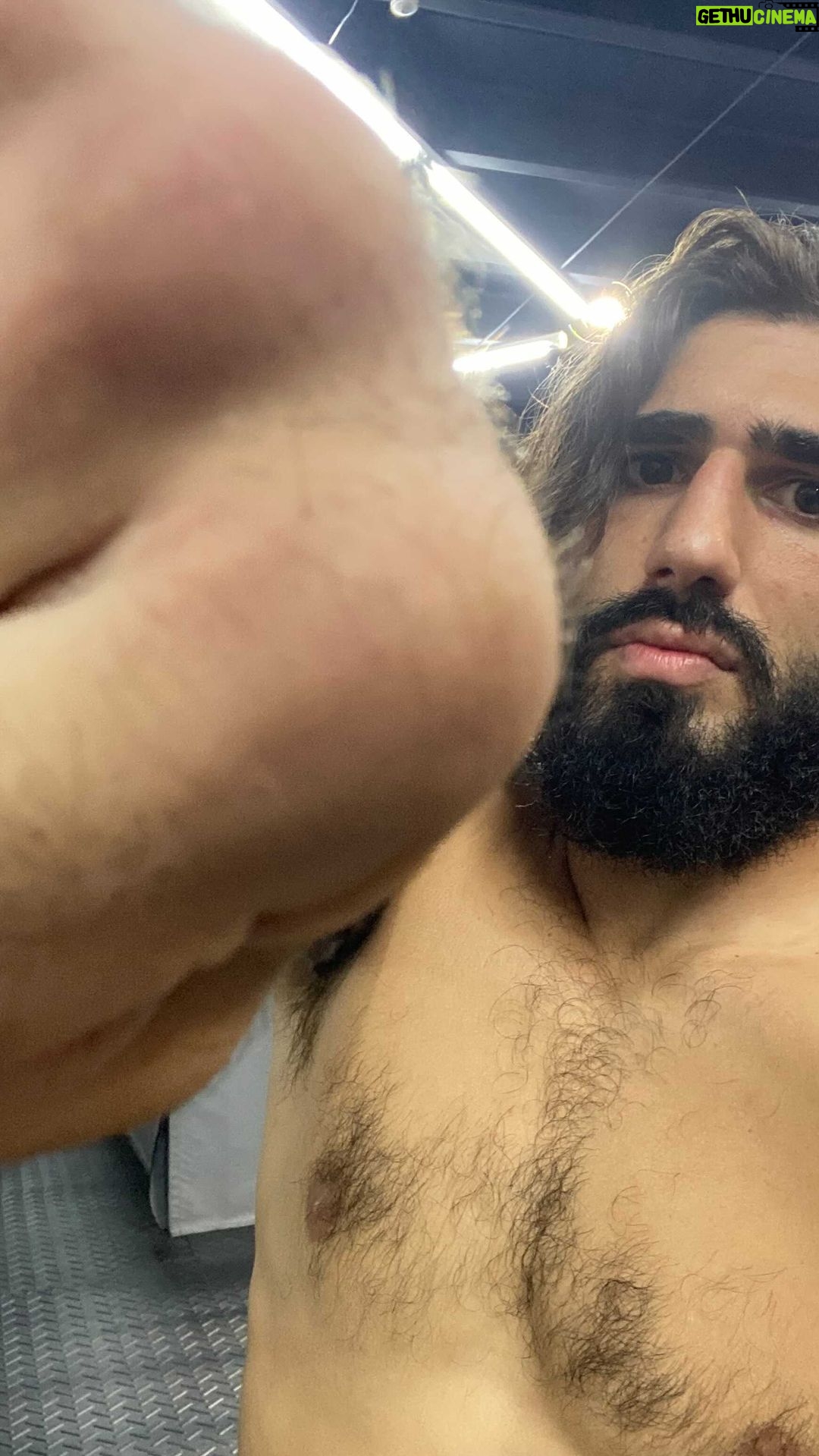 Charlie Decca Instagram - 🥊Si crees que puedes hacerlo como yo lo sé hacer Solamente una cosa yo te diré Ahora ven y hazlo tú En ve’ de estar hablando • • • • #fighting#pfl#technique#balance#lucha#boxeo#peleascallejeras #boxing#calibrating#mma#drill#movement#staying#sharp#slip#frame#dodge#duck#