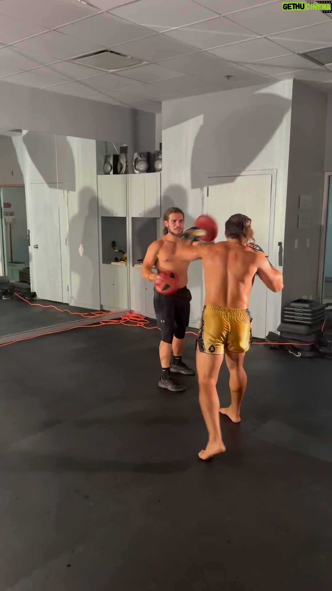 Charlie Decca Instagram - THE FLOW @titoss89 come a long way and developed alot of technical drills and footwork from science of classic boxers π₯ π₯ @johnrlopez β’ β’ β’ β’ #footwork#boxing#mma#drills#miami#hialeah#warfare#territory#performance #classicboxing#fights#streetfights#fightnews#blood#hardwork#smartwork#305#dadecounty#weekendvibes#gymrat#wynwood#florida#blood#sweat#hardwork#