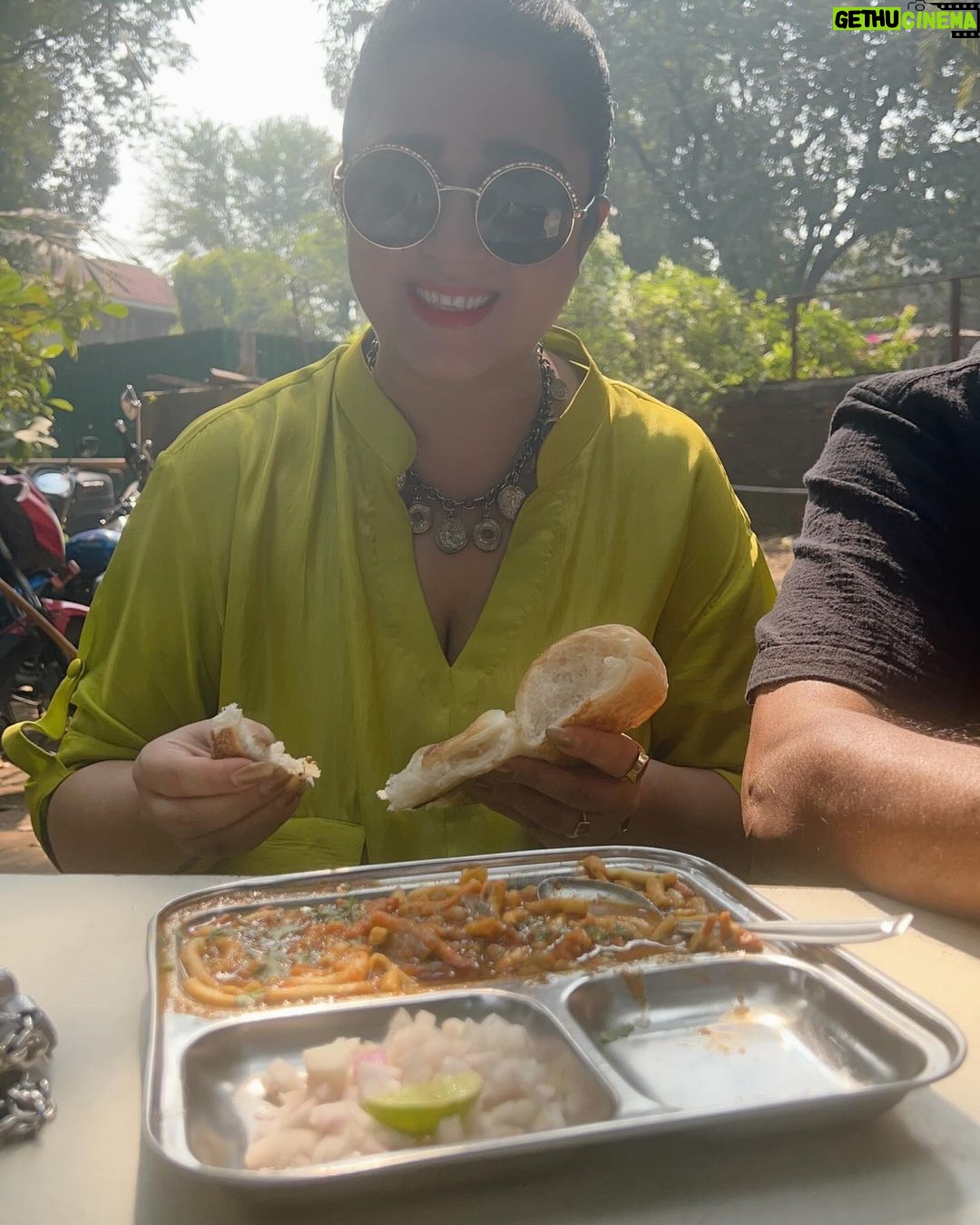 Charmy Kaur Instagram - Mumbai’s iconic missal pav 😋 Childhood memories Feeling nostalgic on the sets of #doubleismart