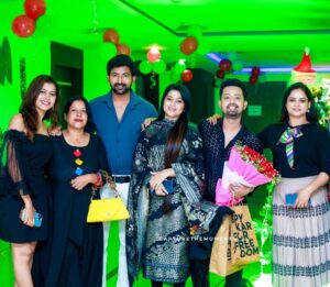 Chhandita Padhi Instagram - Birthday Night 😊😘
#dj #blast #gift #flowers🌸 #trending #special #day