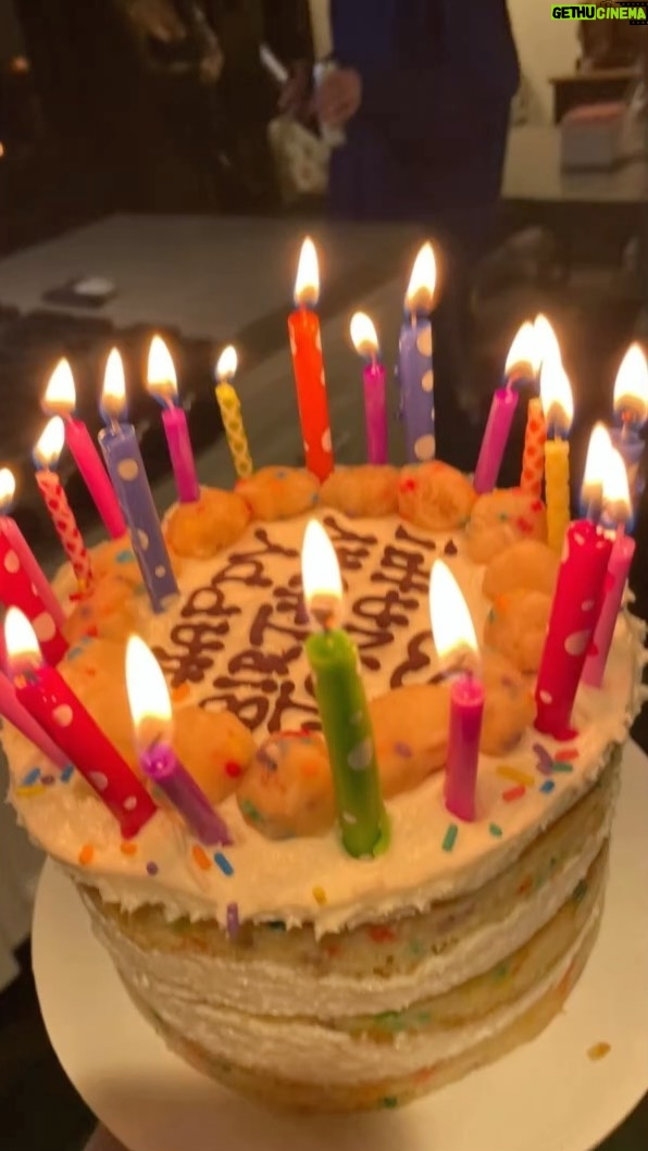 Chiara Aurelia Instagram - i miss my friends and also someone teach me how to instagram?.. 🎂