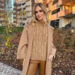 Chiara Ferragni Instagram - Oggi in sfumature di beige ✨ Il cappotto e la maglia a trecce che indosso sono entrambi di @falconeriofficial 💝 #adv #falconeri 🇬🇧 Today in shades of beige ✨ The coat and knit jumper I’m wearing are both from @falconeriofficial 💝 #adv #falconeri Milan, Italy