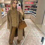 Chiara Ferragni Instagram - Oggi in sfumature di beige ✨ Il cappotto e la maglia a trecce che indosso sono entrambi di @falconeriofficial 💝 #adv #falconeri 🇬🇧 Today in shades of beige ✨ The coat and knit jumper I’m wearing are both from @falconeriofficial 💝 #adv #falconeri Milan, Italy