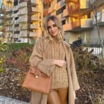 Chiara Ferragni Instagram - Oggi in sfumature di beige ✨ Il cappotto e la maglia a trecce che indosso sono entrambi di @falconeriofficial 💝 #adv #falconeri 🇬🇧 Today in shades of beige ✨ The coat and knit jumper I’m wearing are both from @falconeriofficial 💝 #adv #falconeri Milan, Italy