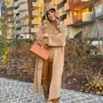 Chiara Ferragni Instagram - Oggi in sfumature di beige ✨ Il cappotto e la maglia a trecce che indosso sono entrambi di @falconeriofficial 💝 #adv #falconeri 🇬🇧 Today in shades of beige ✨ The coat and knit jumper I’m wearing are both from @falconeriofficial 💝 #adv #falconeri Milan, Italy