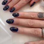Chiara Ferragni Instagram - New shimmery @neonailitalia nail art inspired by my Chiara Ferragni make up collection pack 💙 💅🏻 in the video you can see the difference with and without the flash, so cool ⚡️#adv #neonail Milan, Italy
