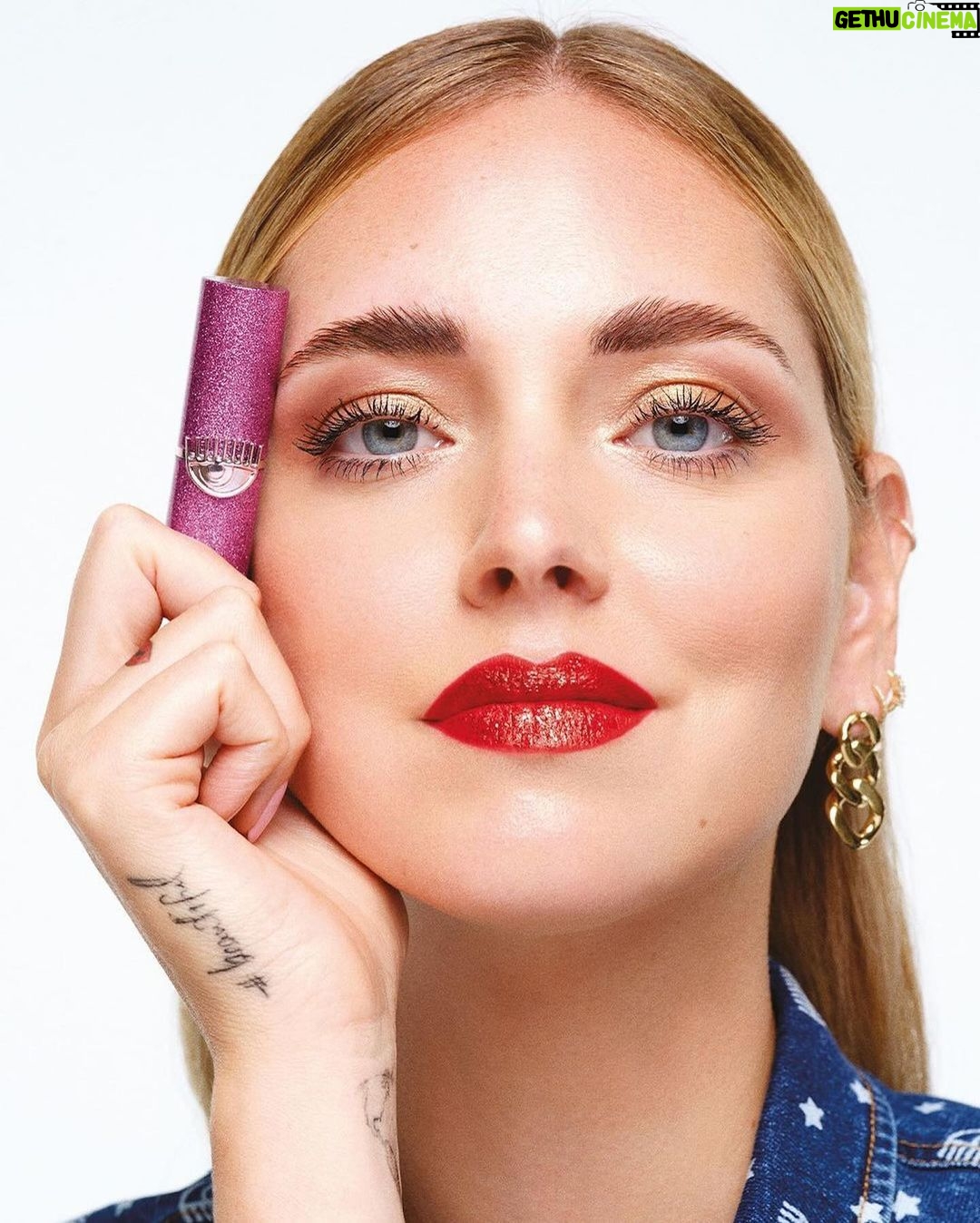 Chiara Ferragni Instagram - Oggi @ChiaraFerragniBrand compie 10 anni, ecco alcuni dei momenti più iconici di questi anni passati insieme!❤️ Per festeggiare questo momento, per 48 ore, potrai usufruire del free shipping sul nostro sito e del 10% di sconto nel nostro store di Roma, via del Babuino 152. Non perdere questa occasione, è tempo di festeggiare!✨ 🇬🇧 Today @ChiaraFerragniBrand turns 10, here are some of the most iconic moments of these years spent together!❤️ To celebrate this moment you can enjoy free shipping on our website and 10% discount in our store in Rome, via del Babuino 152. Don't miss this chance, it's time to celebrate!✨ #ChiaraFerragni