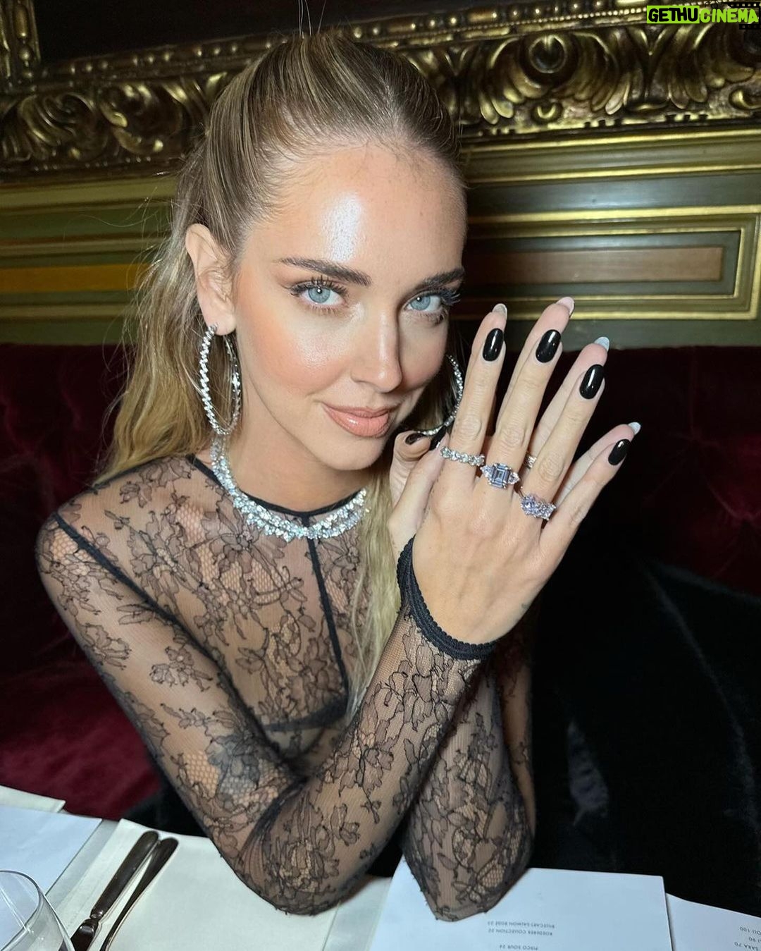 Chiara Ferragni Instagram - Oggi @ChiaraFerragniBrand compie 10 anni, ecco alcuni dei momenti più iconici di questi anni passati insieme!❤️ Per festeggiare questo momento, per 48 ore, potrai usufruire del free shipping sul nostro sito e del 10% di sconto nel nostro store di Roma, via del Babuino 152. Non perdere questa occasione, è tempo di festeggiare!✨ 🇬🇧 Today @ChiaraFerragniBrand turns 10, here are some of the most iconic moments of these years spent together!❤️ To celebrate this moment you can enjoy free shipping on our website and 10% discount in our store in Rome, via del Babuino 152. Don't miss this chance, it's time to celebrate!✨ #ChiaraFerragni
