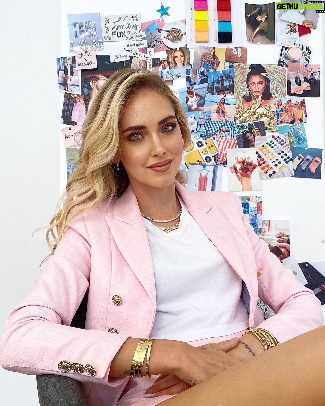 Chiara Ferragni Instagram - Oggi @ChiaraFerragniBrand compie 10 anni, ecco alcuni dei momenti più iconici di questi anni passati insieme!❤️ Per festeggiare questo momento, per 48 ore, potrai usufruire del free shipping sul nostro sito e del 10% di sconto nel nostro store di Roma, via del Babuino 152. Non perdere questa occasione, è tempo di festeggiare!✨ 🇬🇧 Today @ChiaraFerragniBrand turns 10, here are some of the most iconic moments of these years spent together!❤️ To celebrate this moment you can enjoy free shipping on our website and 10% discount in our store in Rome, via del Babuino 152. Don't miss this chance, it's time to celebrate!✨ #ChiaraFerragni