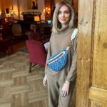 Chiara Ferragni Instagram - Bye bye Sankt Moritz 💖 Bag #suppliedbyLouisVuitton Badrutt's Palace Hotel St. Moritz Switzerland