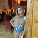 Chiara Ferragni Instagram - Bye bye Sankt Moritz 💖 Bag #suppliedbyLouisVuitton Badrutt's Palace Hotel St. Moritz Switzerland