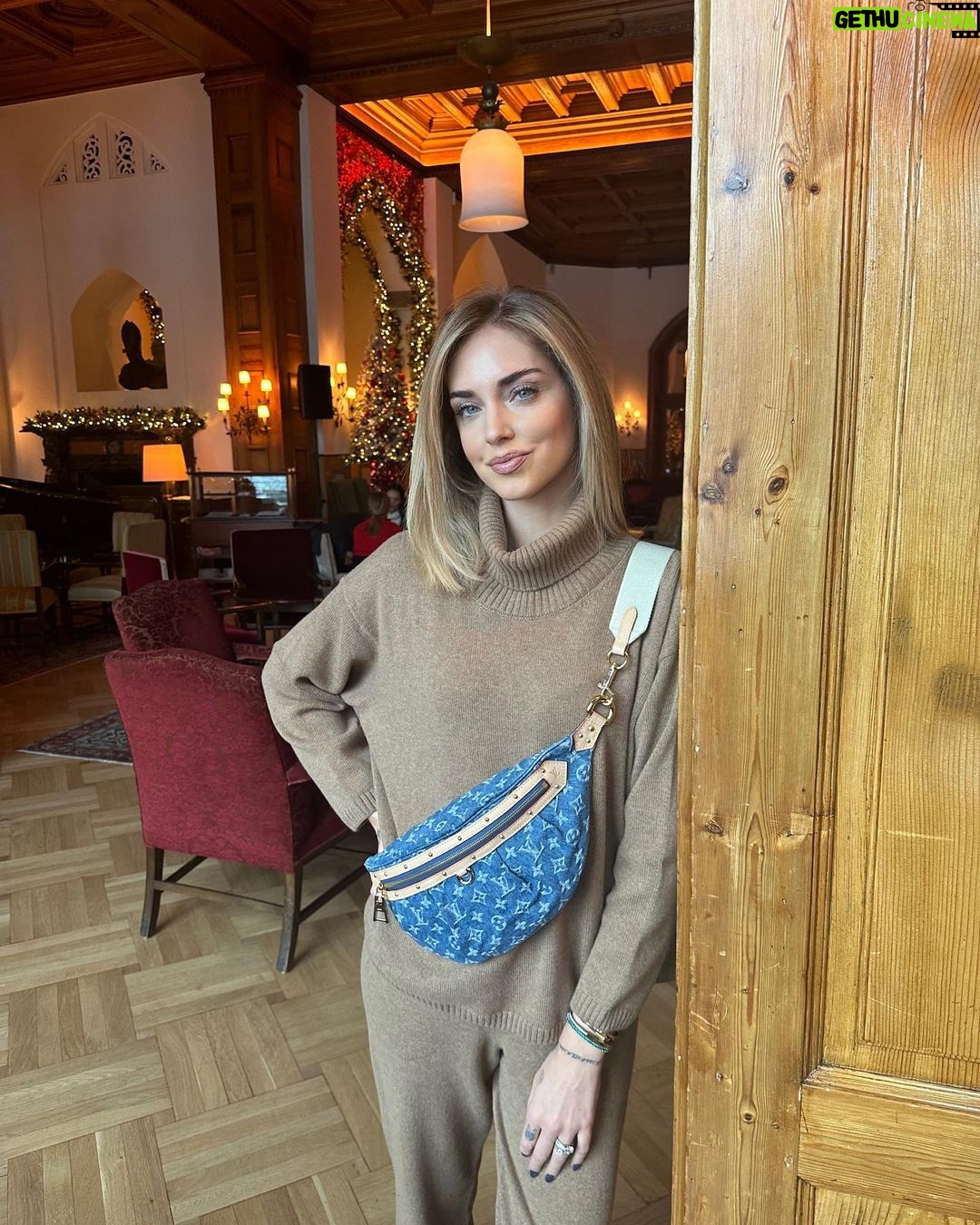 Chiara Ferragni Instagram - Bye bye Sankt Moritz 💖 Bag #suppliedbyLouisVuitton Badrutt's Palace Hotel St. Moritz Switzerland