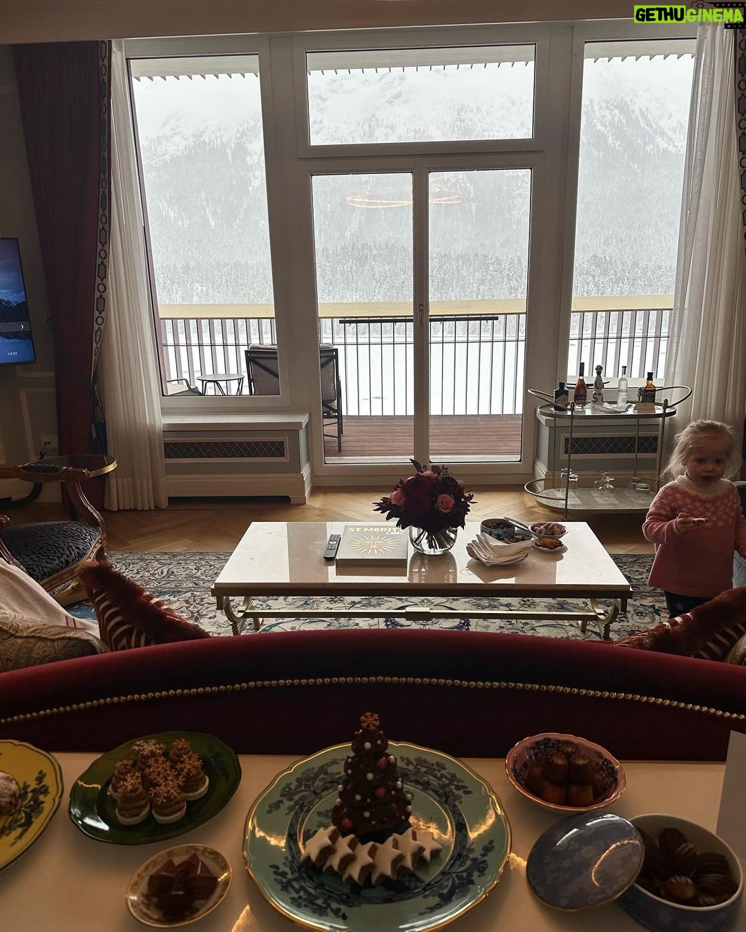 Chiara Ferragni Instagram - Traditions 💖 @badruttspalace @myswitzerlandit #supplied Badrutt's Palace Hotel St. Moritz Switzerland