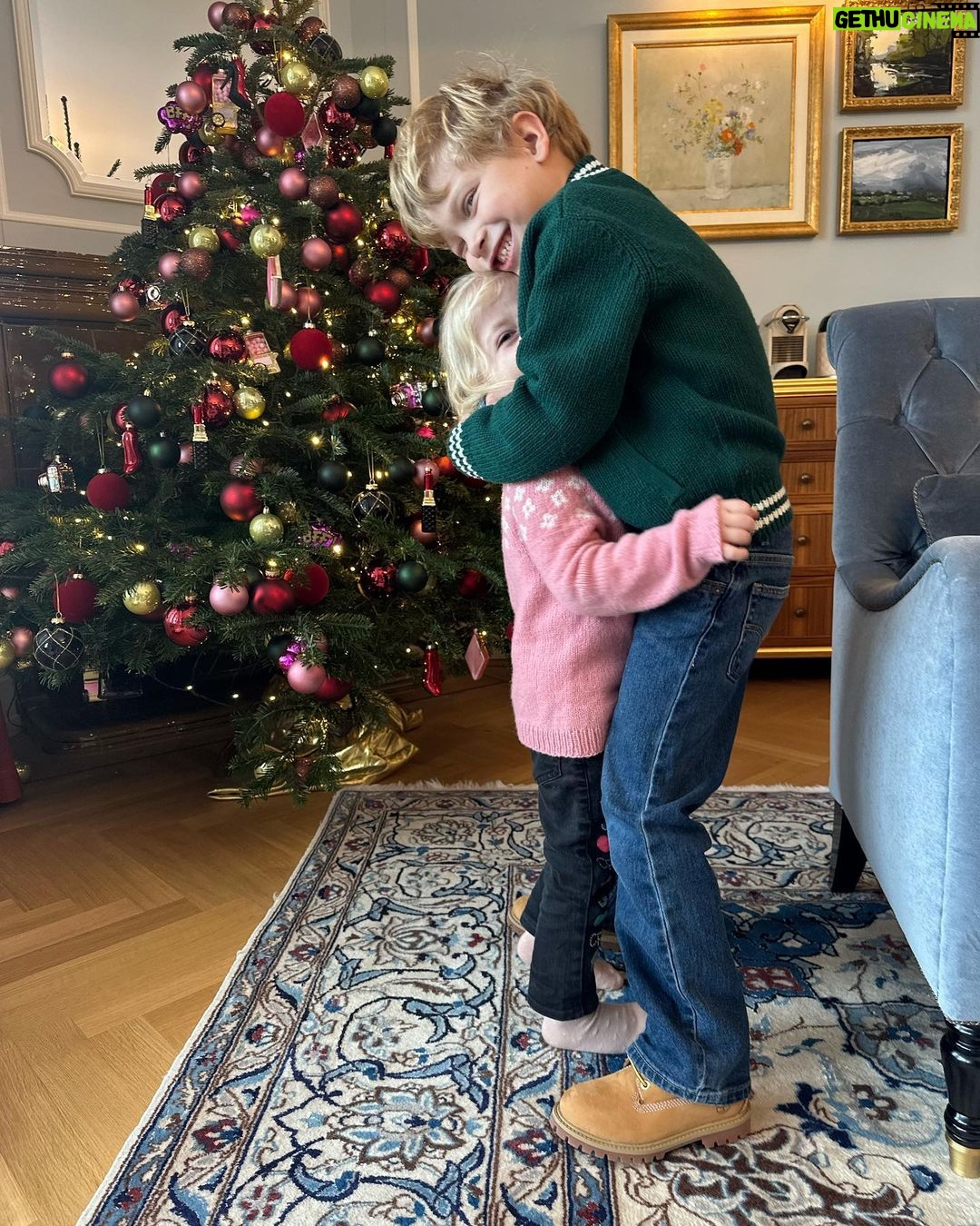 Chiara Ferragni Instagram - Traditions 💖 @badruttspalace @myswitzerlandit #supplied Badrutt's Palace Hotel St. Moritz Switzerland