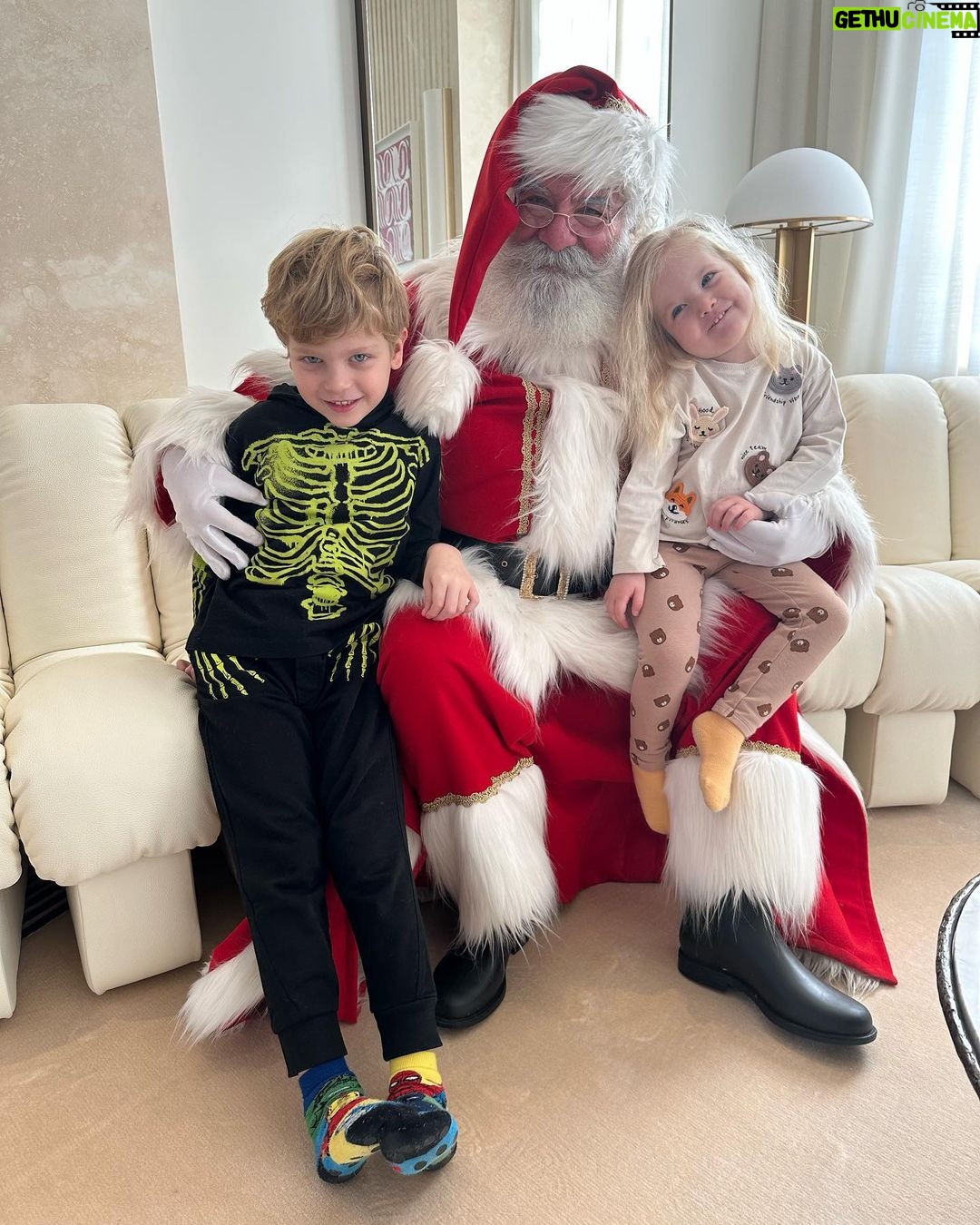 Chiara Ferragni Instagram - Santa came to surprise the kids 🎅🏻 Milan, Italy