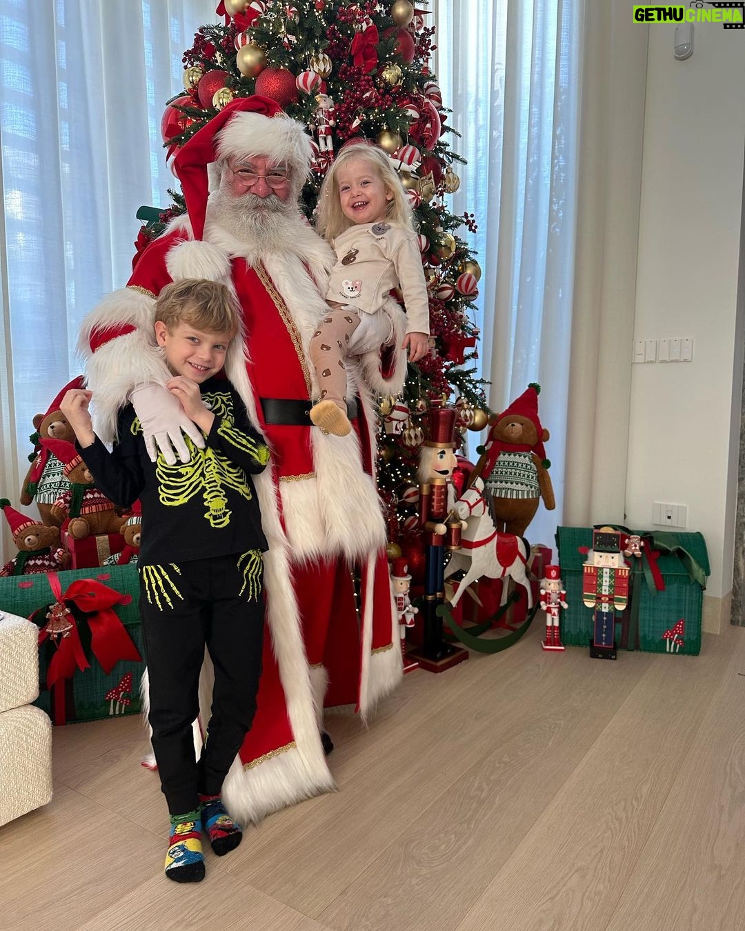 Chiara Ferragni Instagram - Santa came to surprise the kids 🎅🏻 Milan, Italy