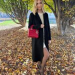 Chiara Ferragni Instagram - Throwback to this @dior look because red is such a vibe this winter ❤️ The #LadyDior I’m wearing is from the 2024 Cruise collection 🥰 #adv #dior Milan, Italy