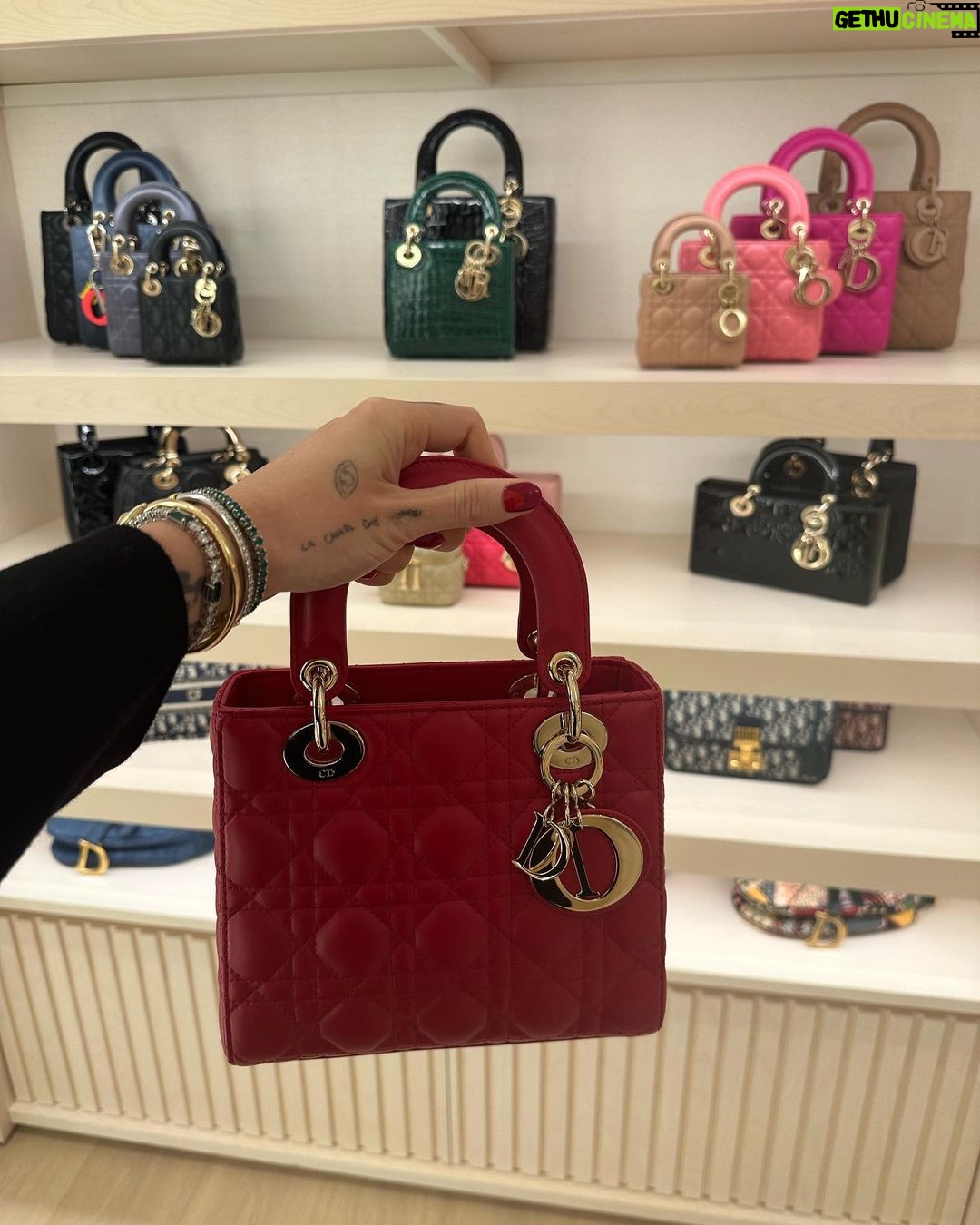 Chiara Ferragni Instagram - Throwback to this @dior look because red is such a vibe this winter ❤️ The #LadyDior I’m wearing is from the 2024 Cruise collection 🥰 #adv #dior Milan, Italy
