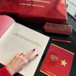 Chiara Ferragni Instagram - Sono felicissima di mostrarvi la mia nuova collezione di Natale in limited edition @chiaraferragnibrand x @pigna 🎁 La amo perché è super scintillante e perfetta come regalo di Natale 🎄😍 #adv #pigna
