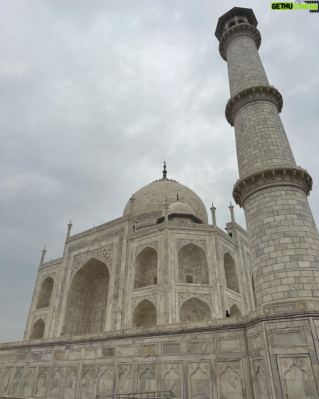 Chiara Ferragni Instagram - India day 8: Taj Mahal and Agra to end this beautiful indian trip 🥹 Taj Mahal, Agra, India