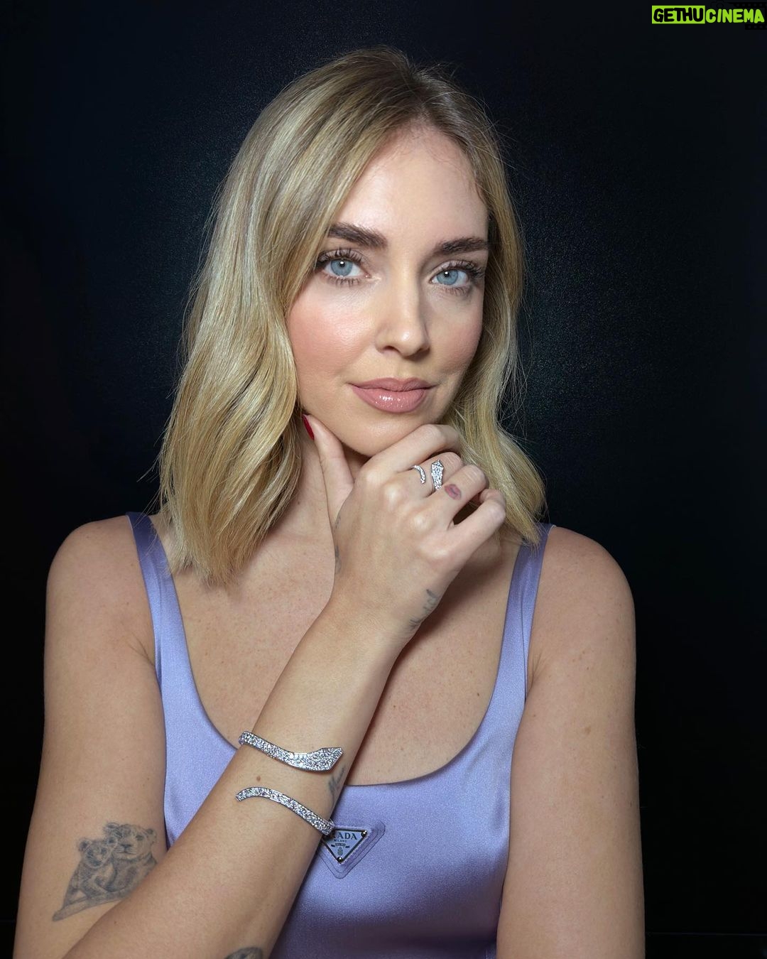Chiara Ferragni Instagram - In all @prada Eternal Gold jewels ✨ Wearing the Prada Snake covered in pavé diamonds 🤍 #adv #PradaFineJewelry