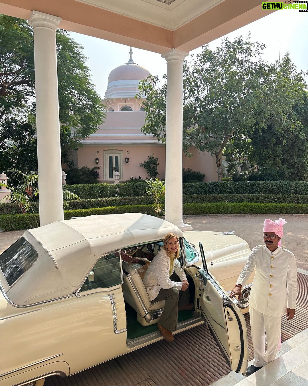 Chiara Ferragni Instagram - India day 6: Jaipur, @thegempalace, the wind palace and city palace 🙏🏻 Jaipur, Rajasthan
