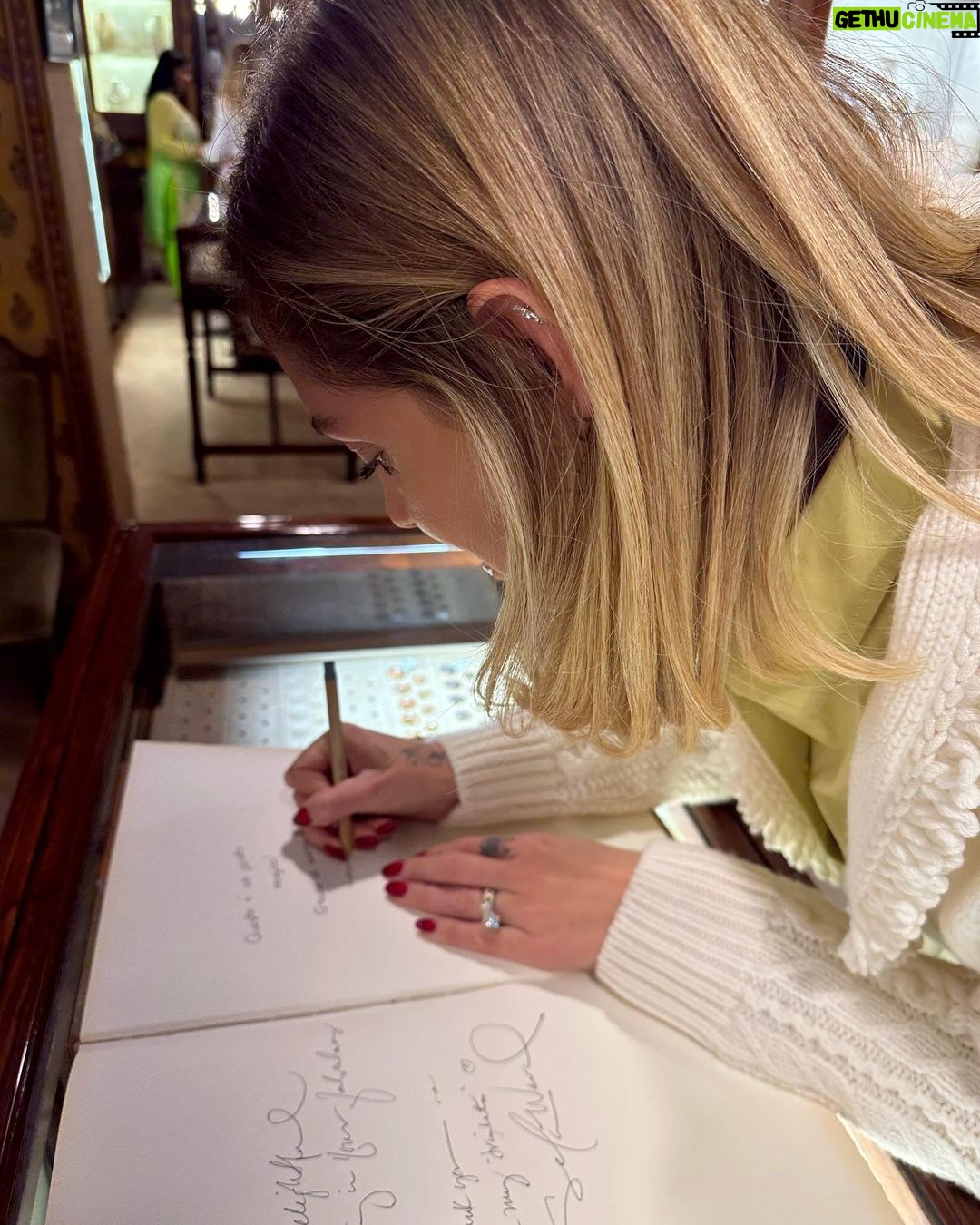 Chiara Ferragni Instagram - India day 6: Jaipur, @thegempalace, the wind palace and city palace 🙏🏻 Jaipur, Rajasthan