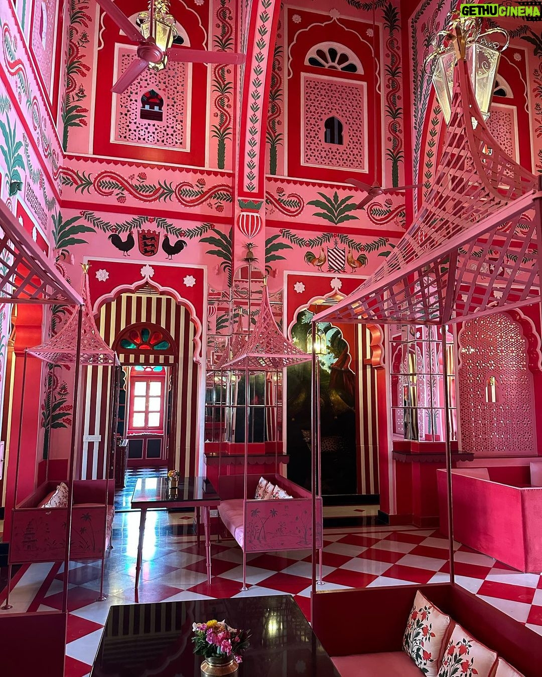 Chiara Ferragni Instagram - India day 5: Jaipur 😊 This was Villa Palladio 🙏🏻 Jaipur, Rajasthan