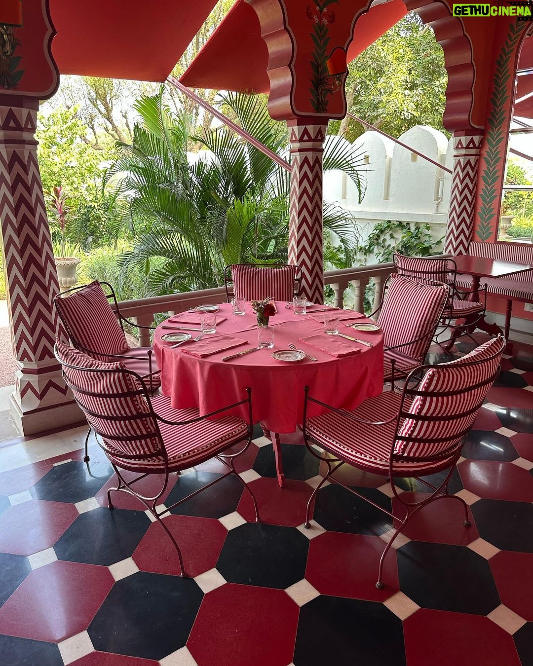 Chiara Ferragni Instagram - India day 5: Jaipur 😊 This was Villa Palladio 🙏🏻 Jaipur, Rajasthan